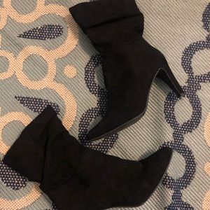 Stylish Fall or winter black boots!